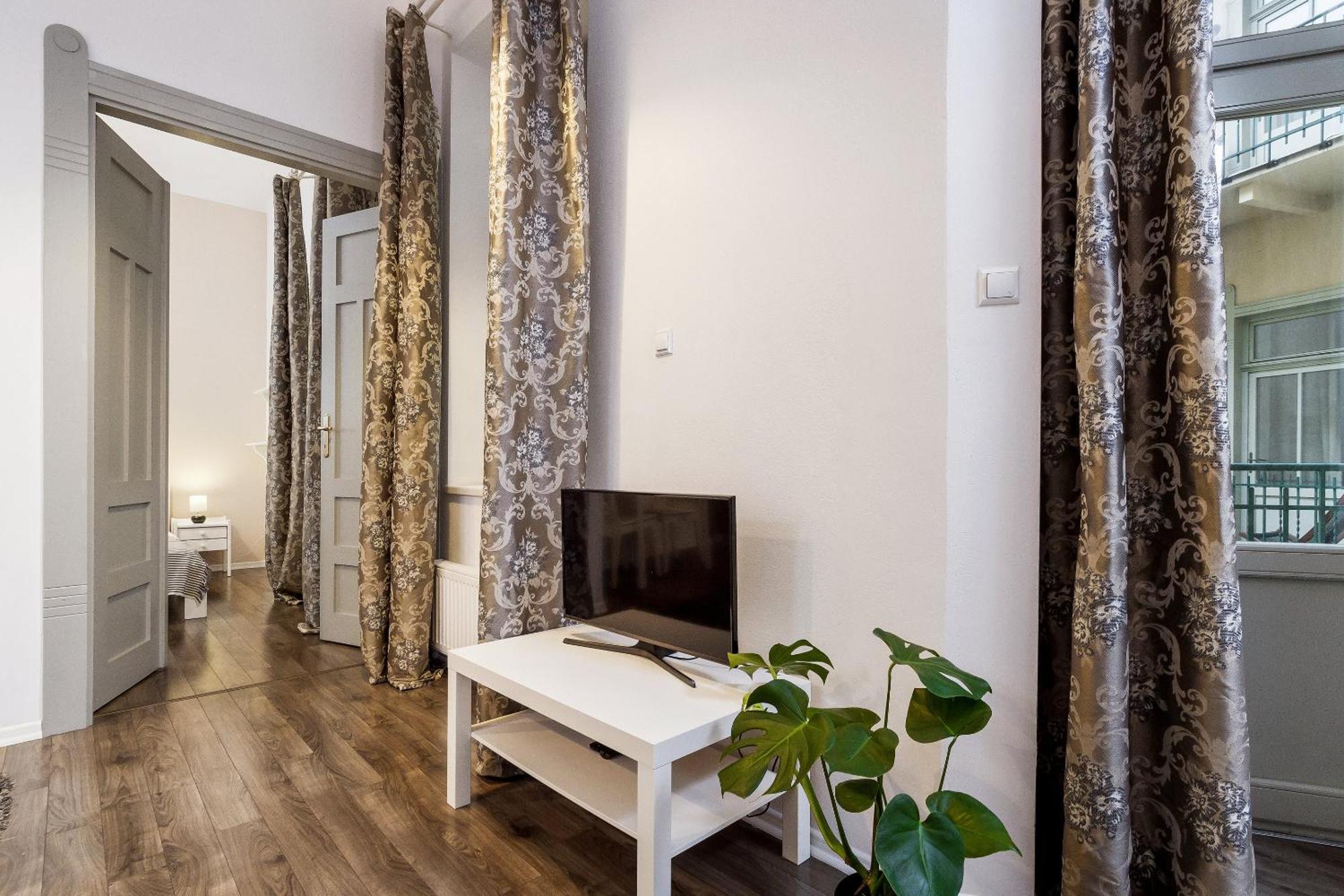 Main Station - 8 Rakowicka Street Apartment Krakow Ngoại thất bức ảnh