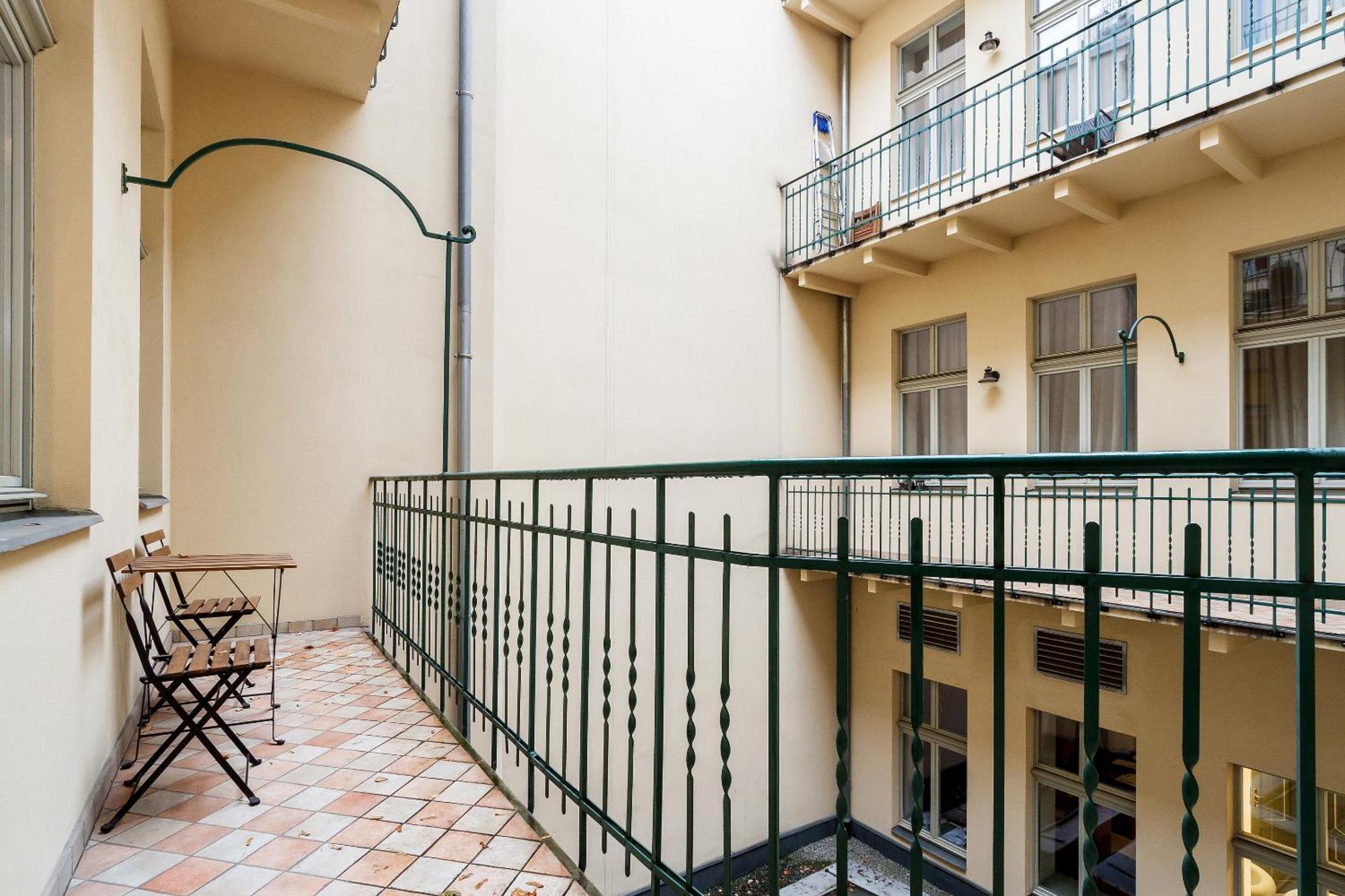 Main Station - 8 Rakowicka Street Apartment Krakow Ngoại thất bức ảnh
