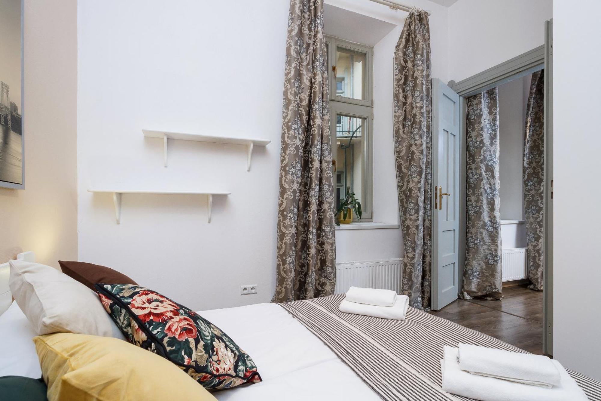 Main Station - 8 Rakowicka Street Apartment Krakow Ngoại thất bức ảnh
