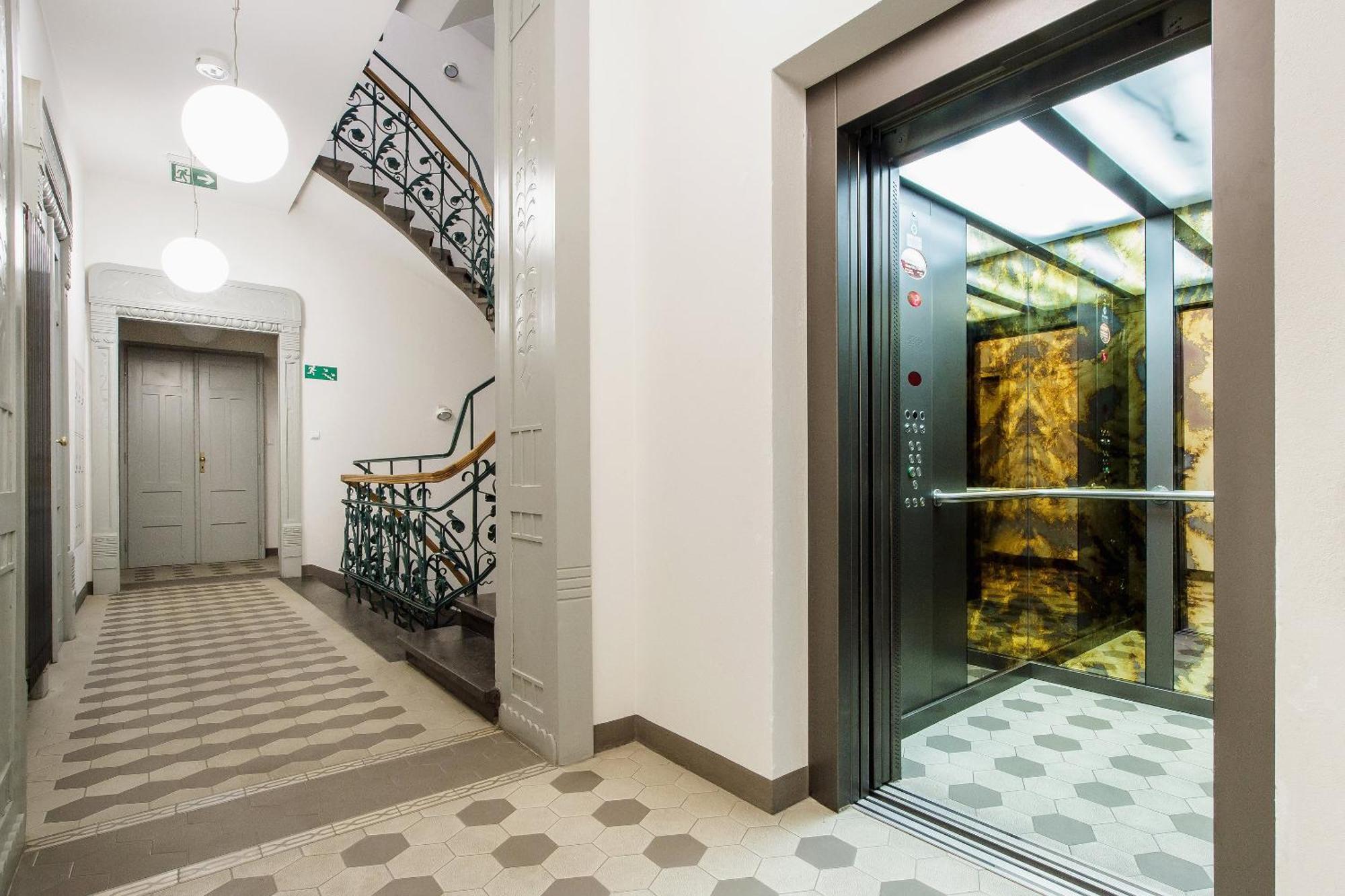 Main Station - 8 Rakowicka Street Apartment Krakow Ngoại thất bức ảnh
