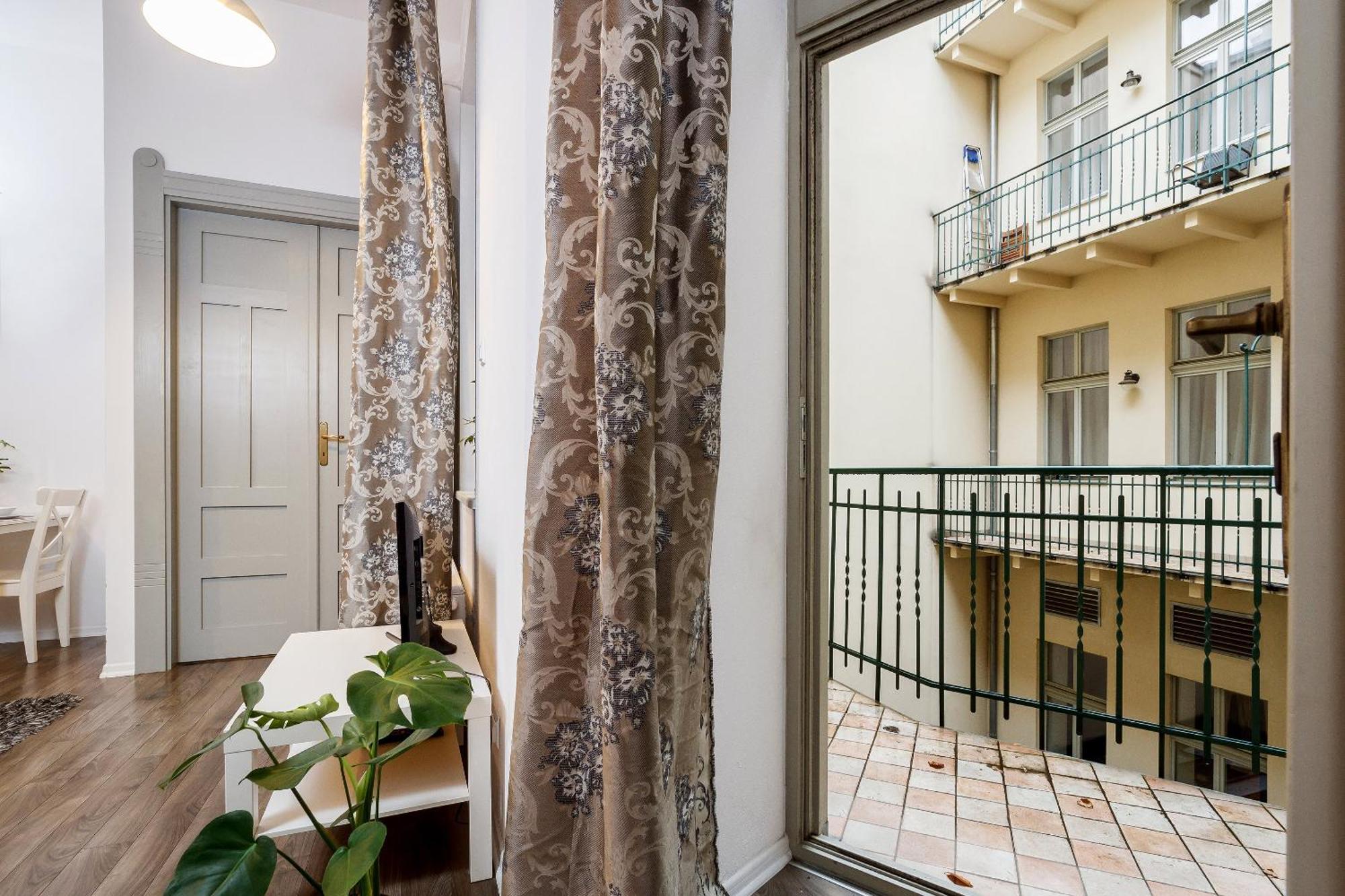 Main Station - 8 Rakowicka Street Apartment Krakow Ngoại thất bức ảnh
